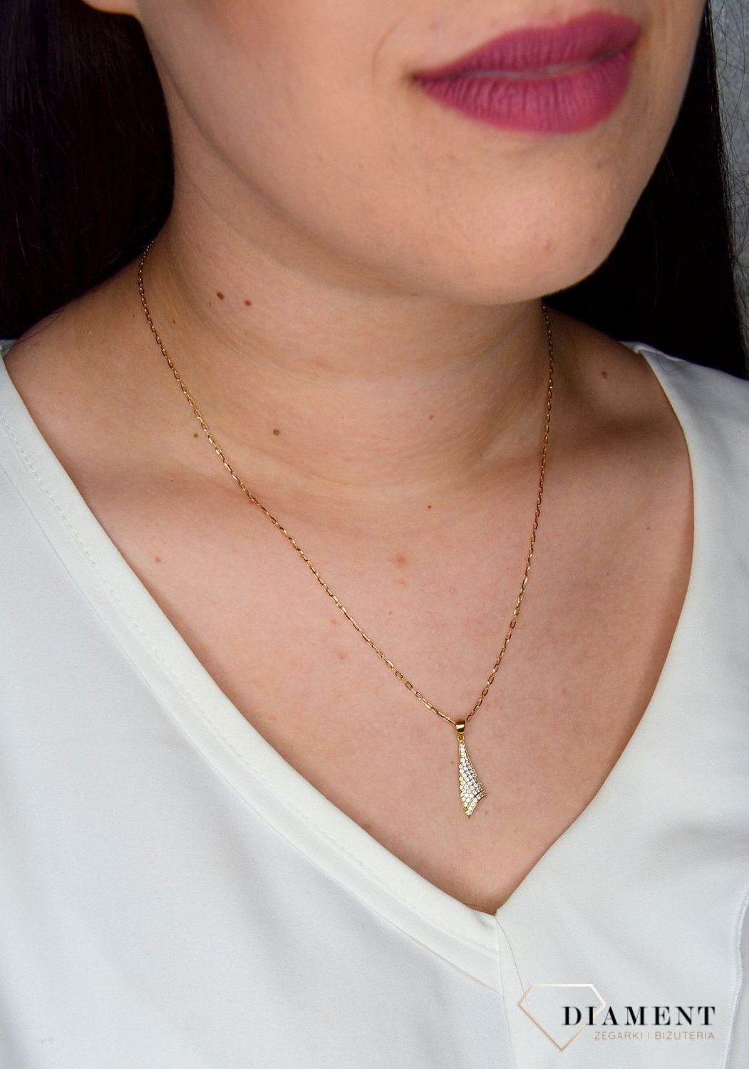 Złota zawieszka 333 trójkąt z cyrkoniami AR013-4341.jpg