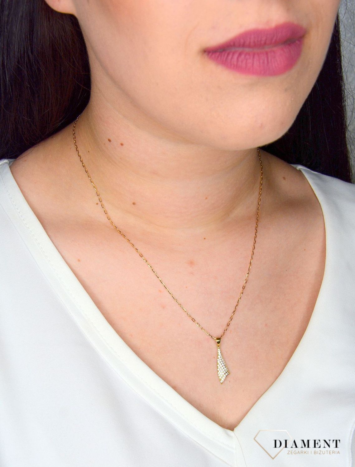 Złota zawieszka 333 trójkąt z cyrkoniami AR013-4341.jpg