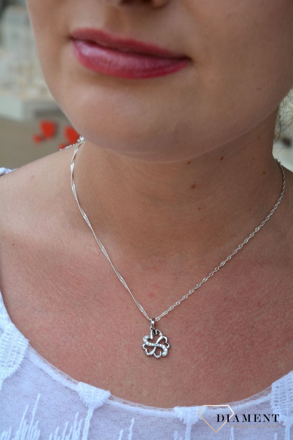 Zawieszka srebrna koniczynka z cyrkoniami AR013-5843.jpg