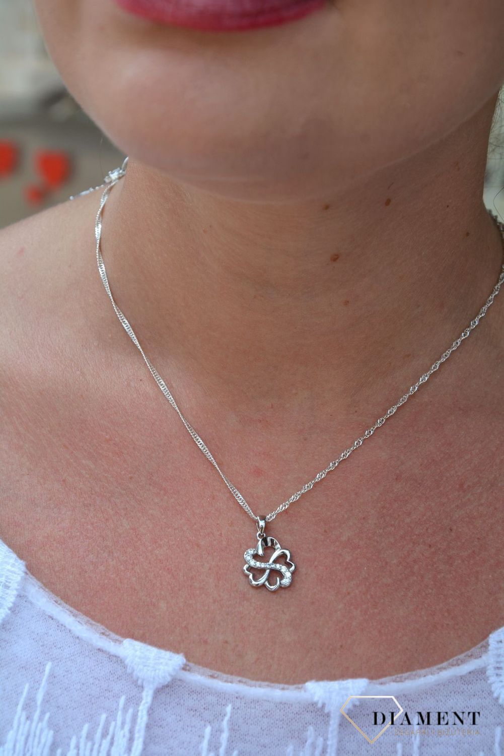 Zawieszka srebrna koniczynka z cyrkoniami AR013-5843.jpg