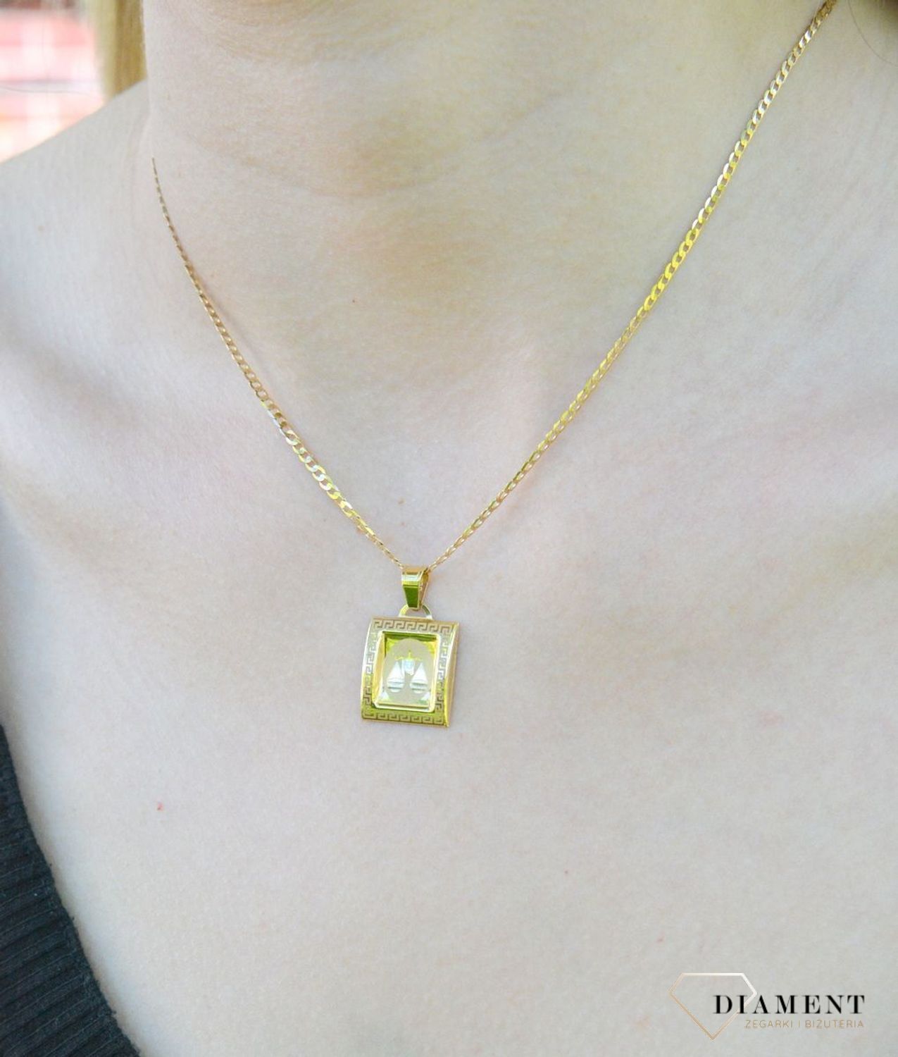 Złota zawieszka 585 znak zodiaku Waga AR18-184. Zawieszka została wykonana ze złota próby 585. Zawieszka będzie pięknym prezentem dla bliskiej osoby spod znaku wagi. W naszej ofercie dostępne są także naszyjniki i zawieszki z.jpg