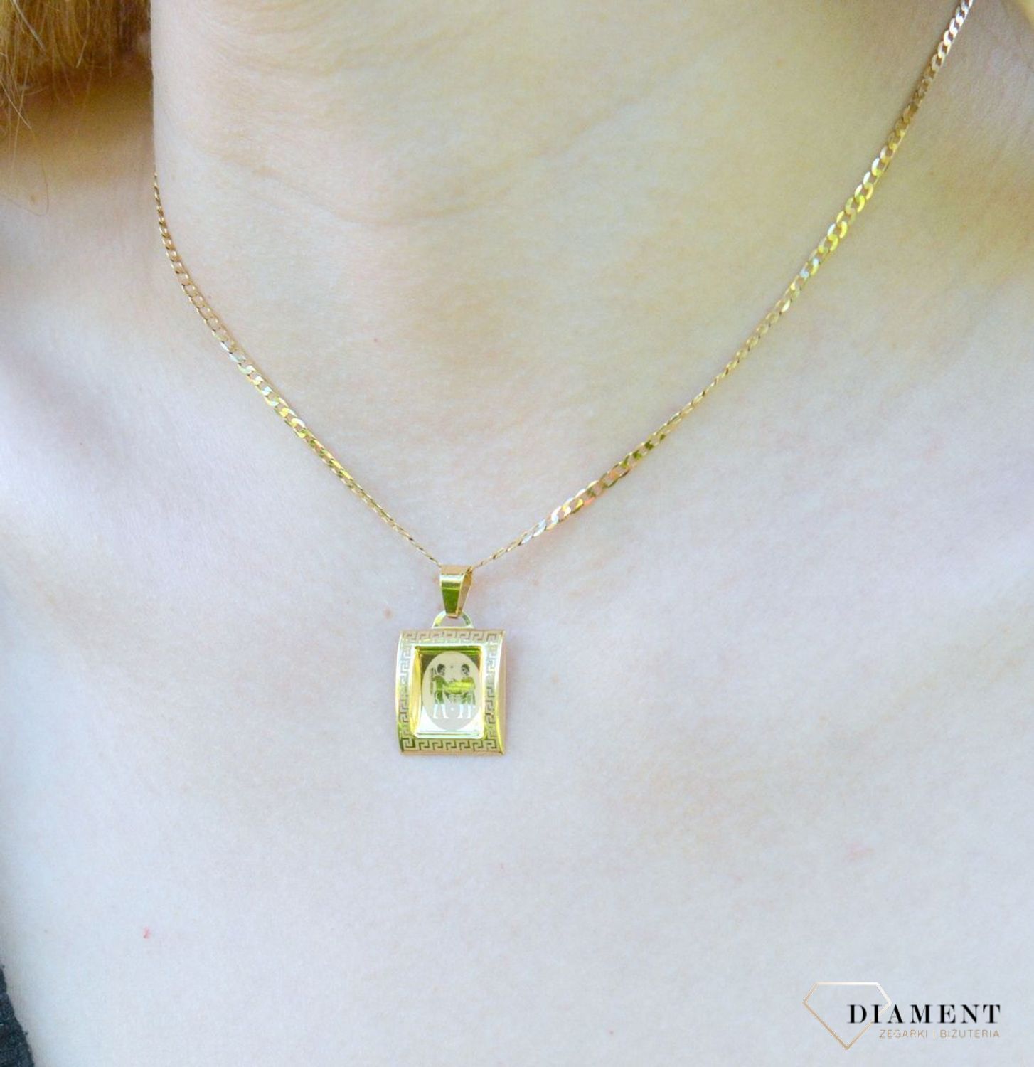 Złota zawieszka 585 znak zodiaku Bliźnięta AR18-190. Zawieszka została wykonana ze złota próby 585. Zawieszka będzie pięknym prezentem dla bliskiej osoby spod znaku bliźniąt. W naszej ofercie dostępne są także naszyjniki i zaw.jpg