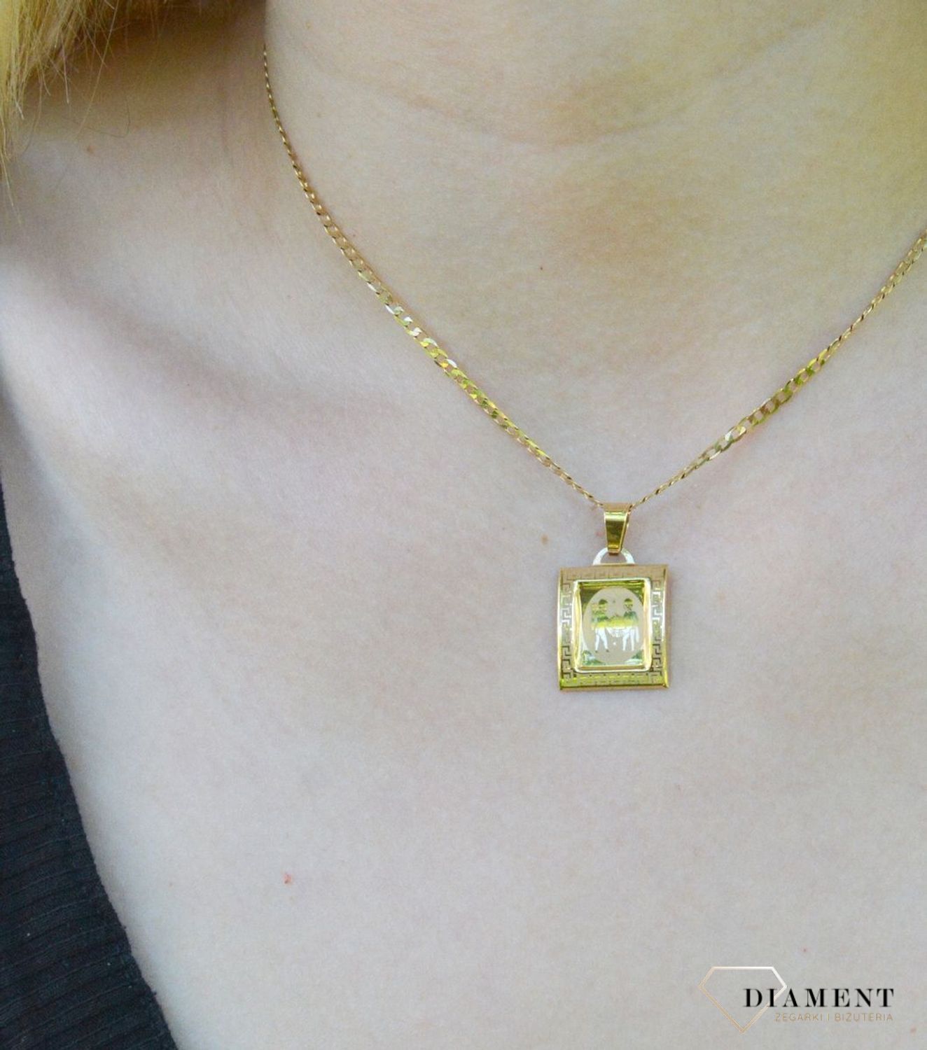 Złota zawieszka 585 znak zodiaku Bliźnięta AR18-190. Zawieszka została wykonana ze złota próby 585. Zawieszka będzie pięknym prezentem dla bliskiej osoby spod znaku bliźniąt. W naszej ofercie dostępne są także naszyjniki i zaw.jpg