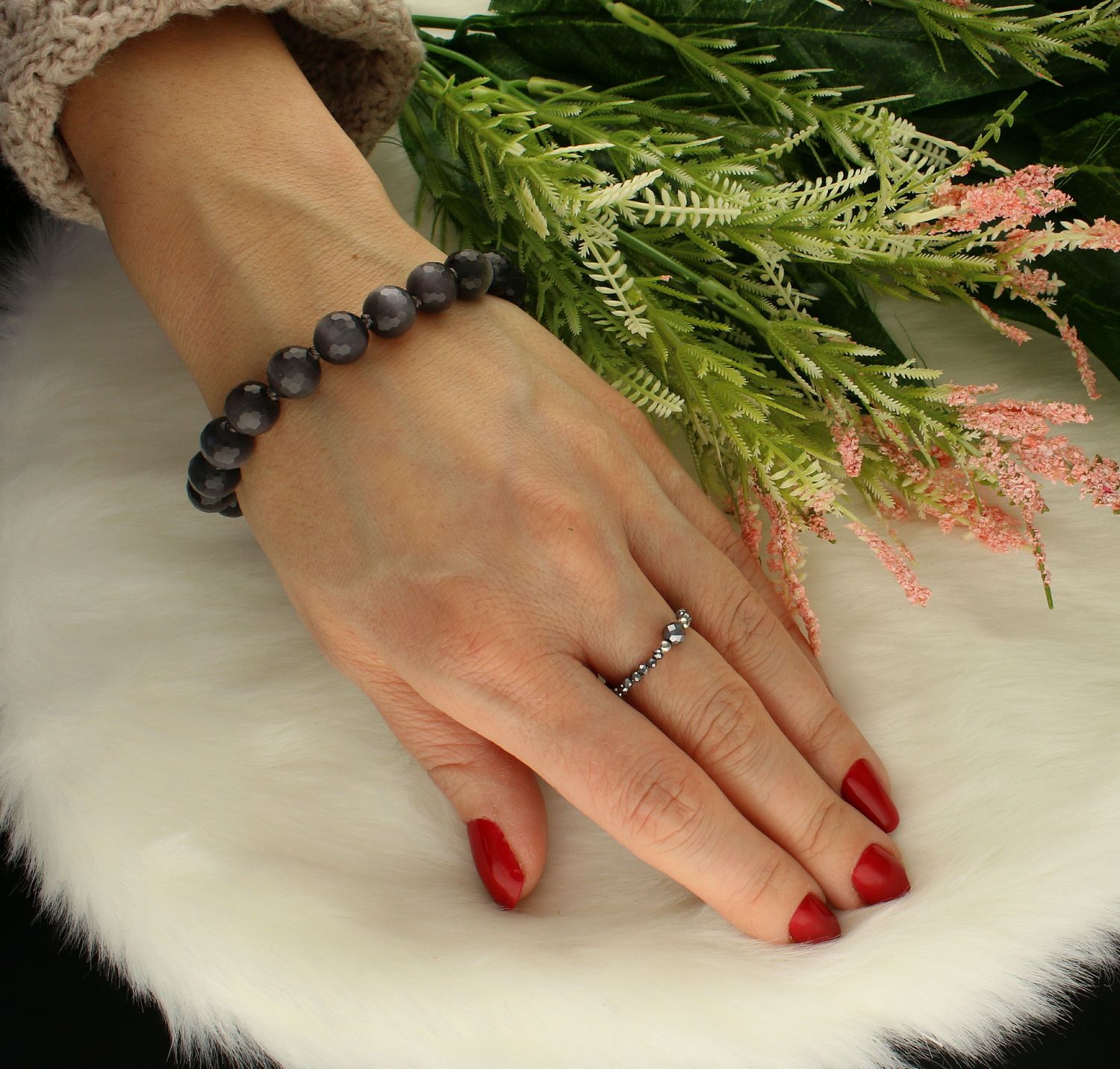 Srebrna bransoletka damska 'Kocie oko' AR35-2860. Bransoletka z koralików z zapięciem na karabińczyk to jednocześnie niezwykle praktyczna i wygodna biżuteria. Idealny pomysł na prezent dla wyjątkowej osoby (2).jpg