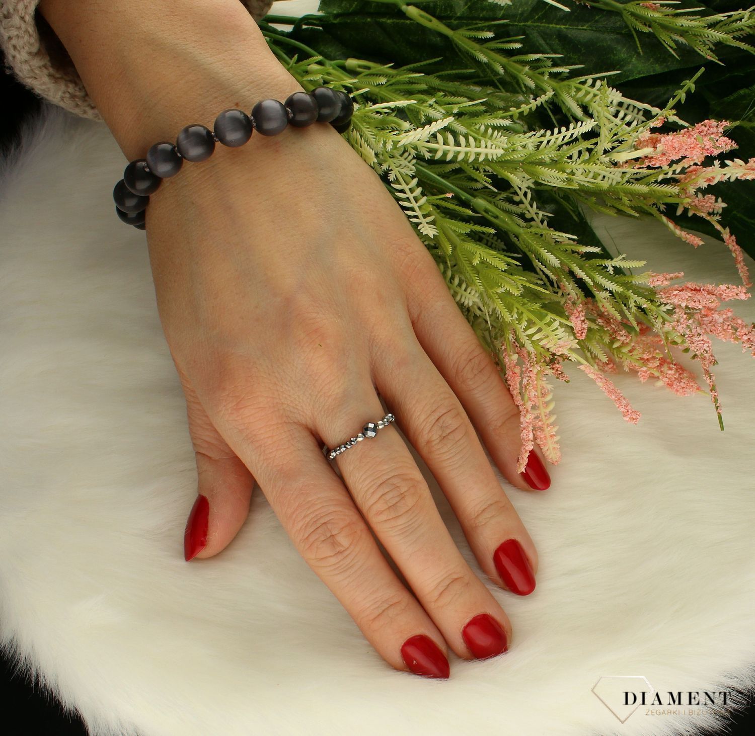 Srebrna bransoletka damska 'Kocie oko' AR35-2878. Elegancka bransoletka wykonana z koralików o wyszlifowanej powierzchni. Okrągłe elementy zostały wykonane z kamienia Kocie Oko, który posiada niesamowitą barwę. Idealna na prez (1).jpg