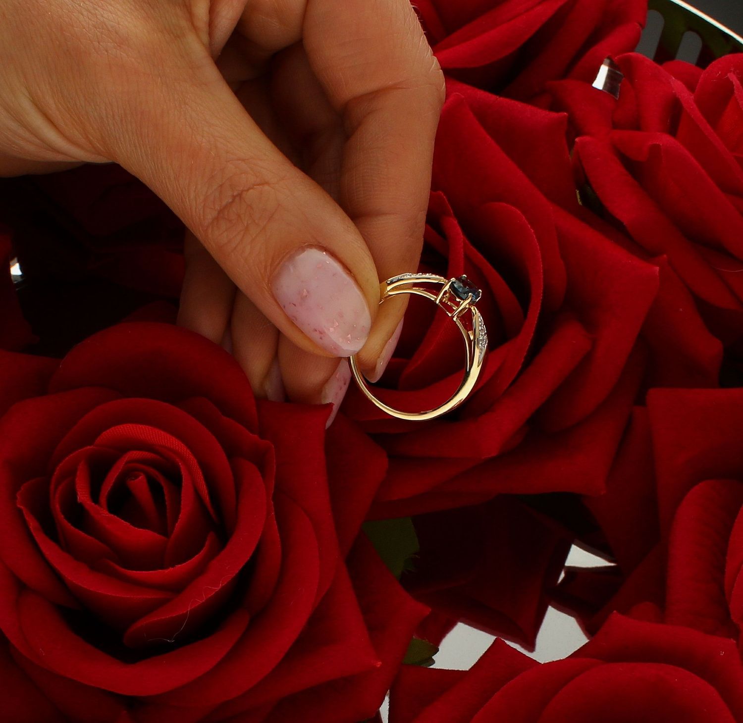 Pierścionek złoty Uniesiony Topaz London Blue i Diamenty 585 rozmiar 18 (4).jpg