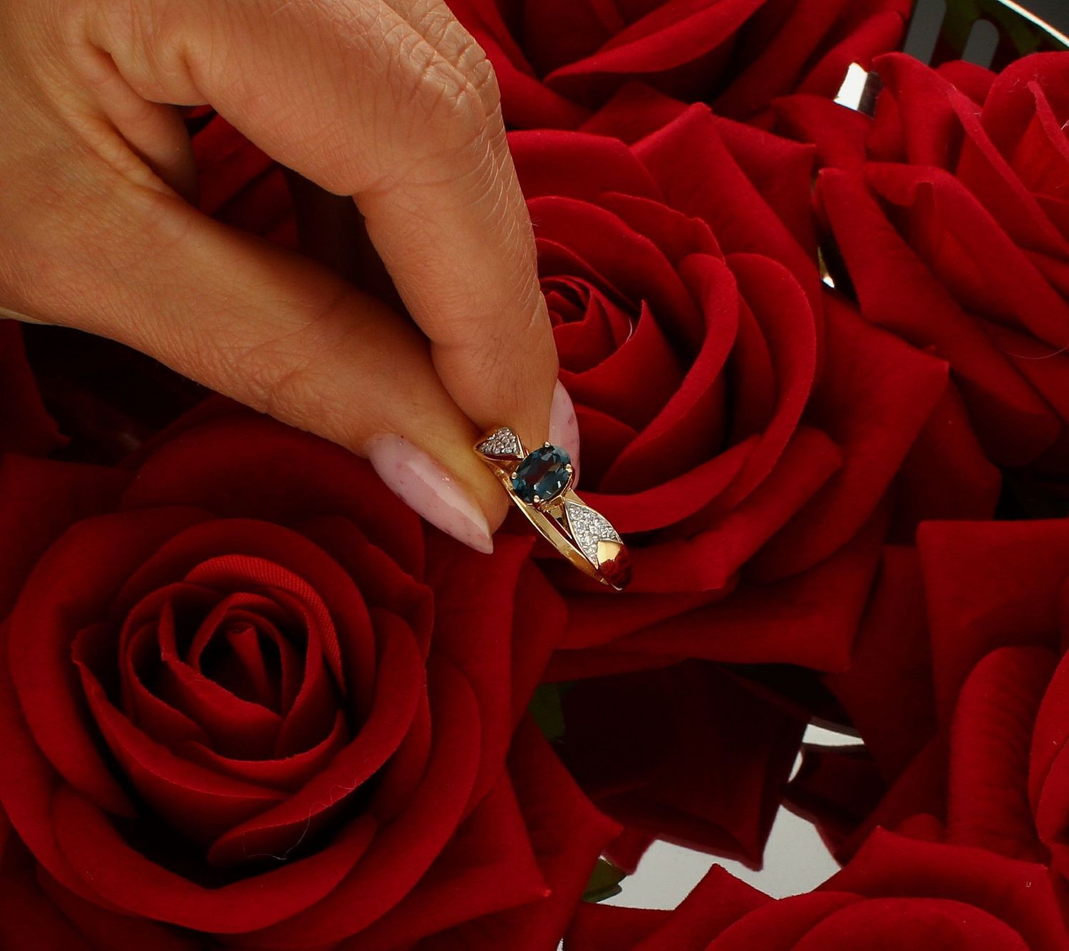 Pierścionek złoty Uniesiony Topaz London Blue i Diamenty 585 rozmiar 18 (4).jpg