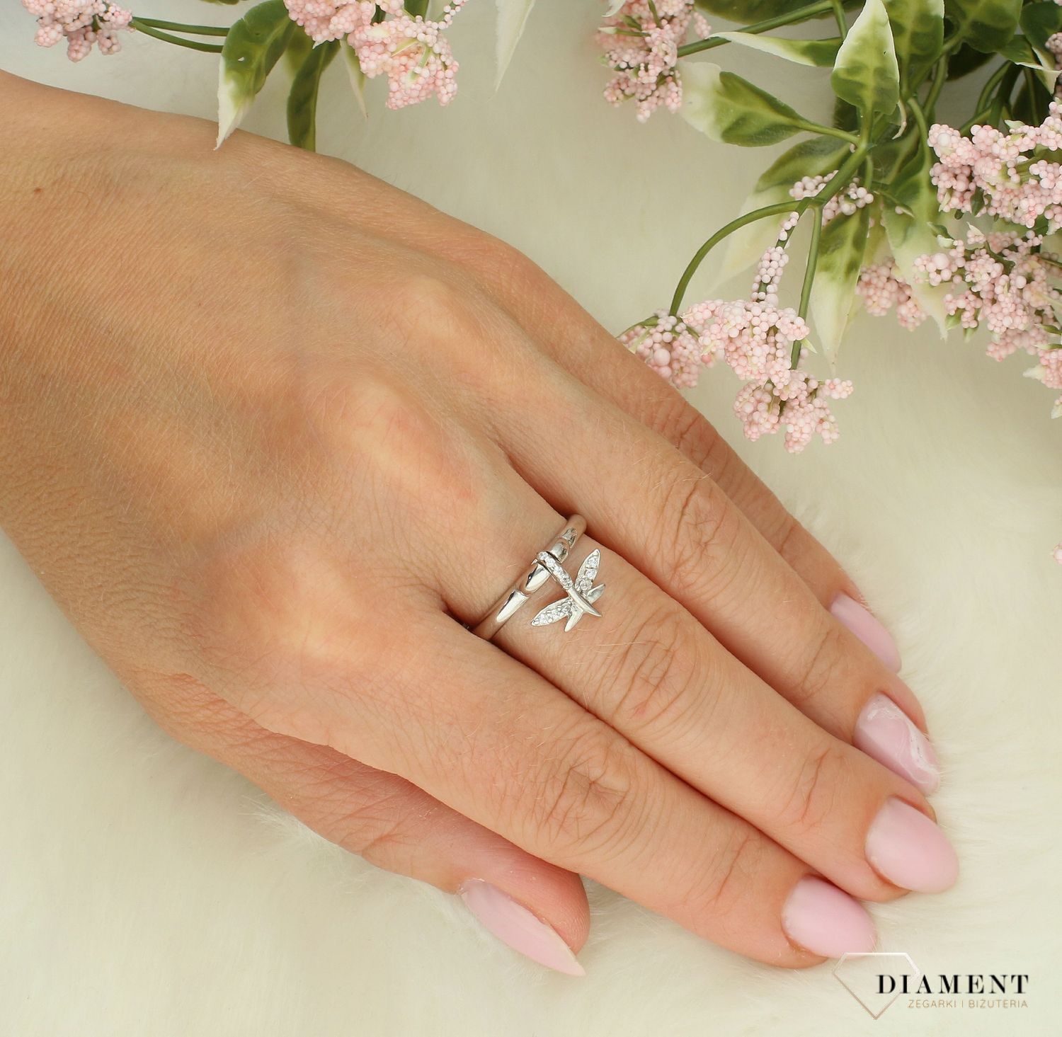 Srebrny pierścionek damski 925 z wiszącą ważką AR521-7749. Srebrny pierścionek damski. Pierścionek srebrny dla kobiety na prezent. Srebrny damski pierścionek z cyrkoniami.2.jpg