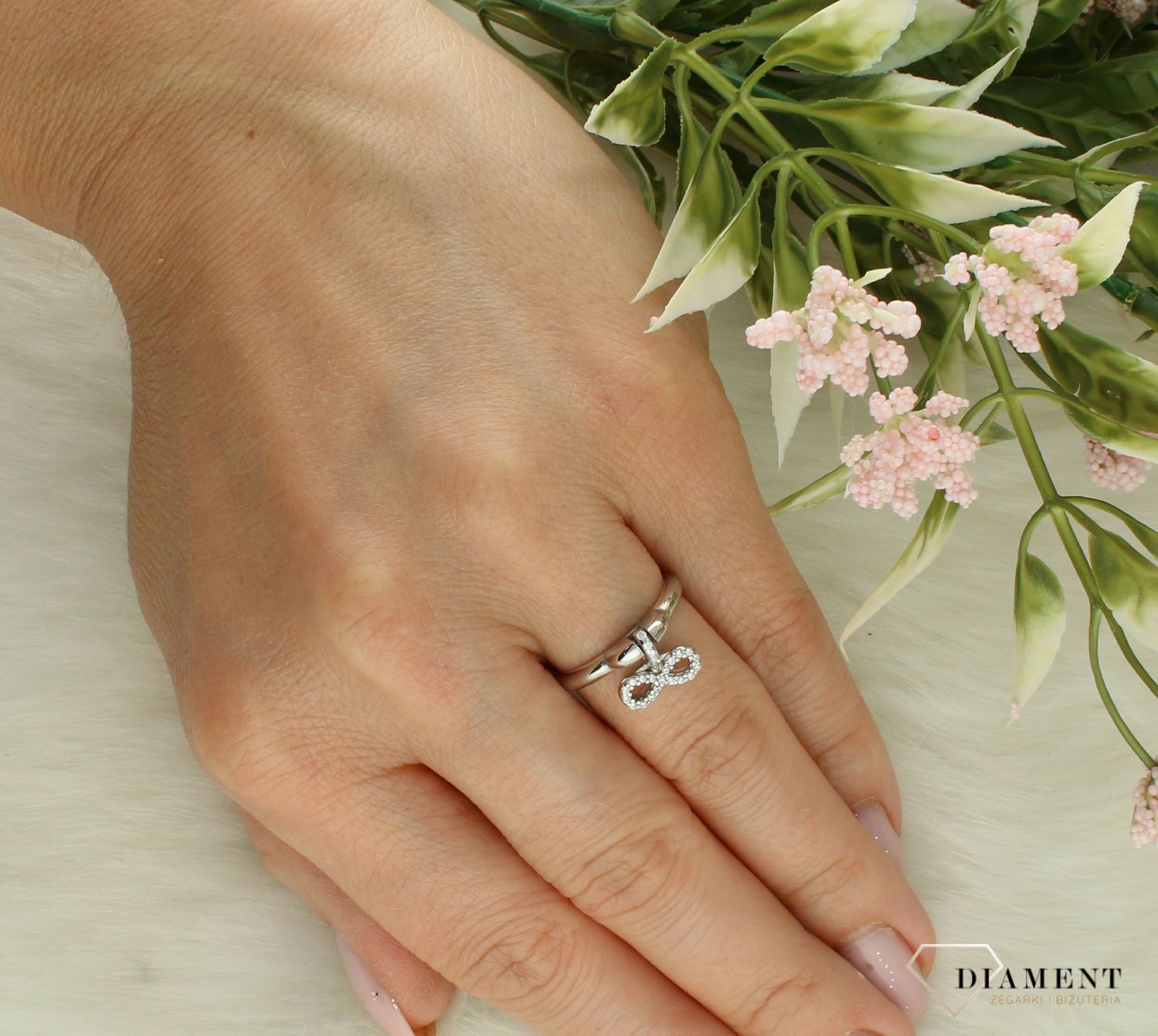 Srebrny pierścionek Apart damski 925  z zawieszką znak nieskończoności AR521-7750.jpg