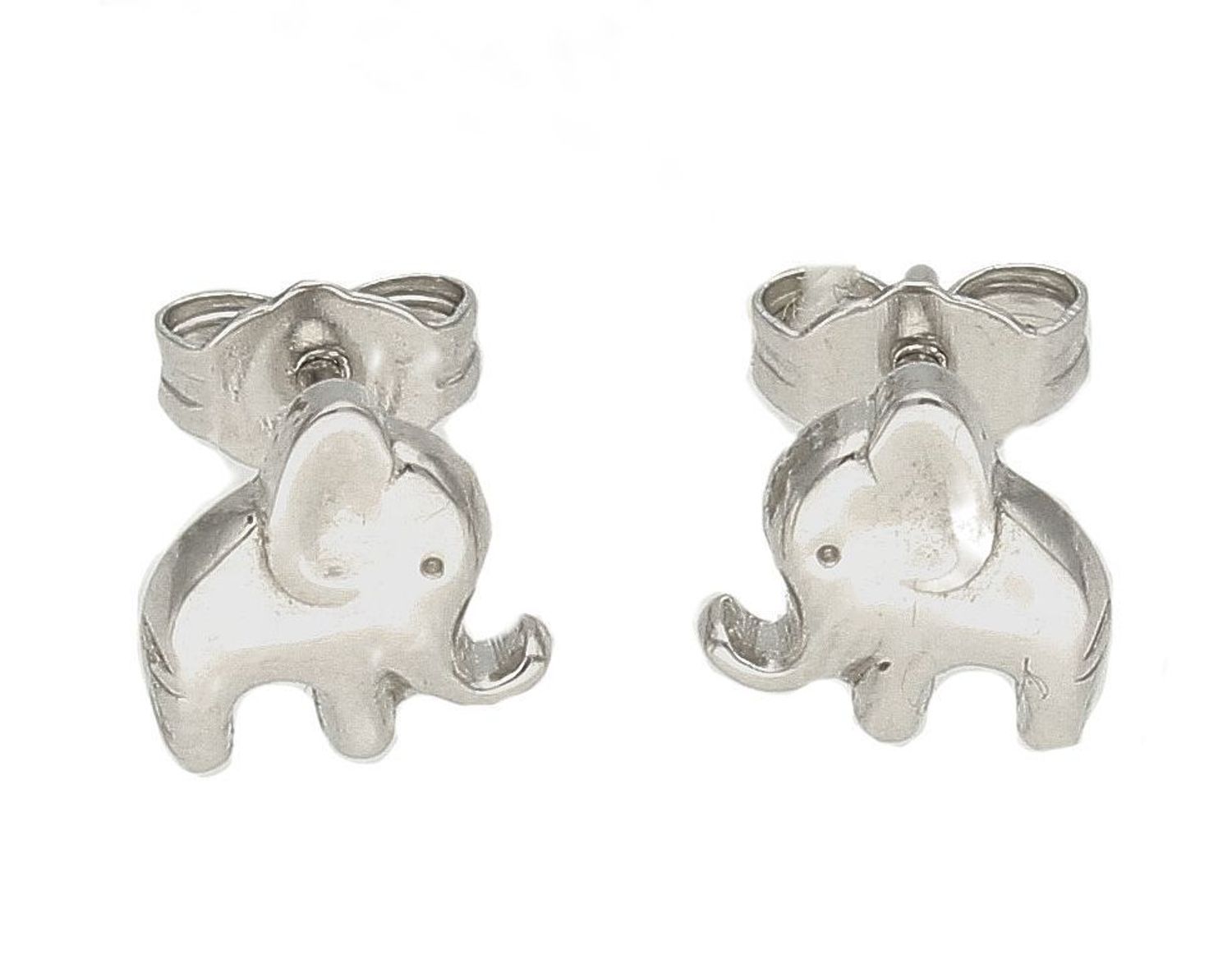 Srebrne kolczyki dziecięce gładkie słoniki AR53-2694. Drobne kolczyki dziecięce gładkie to doskonała propozycja dla osób szukających modnych, minimalistycznych dodatków. Kolczyki z wygodnym zapięciem na sztyft..jpg