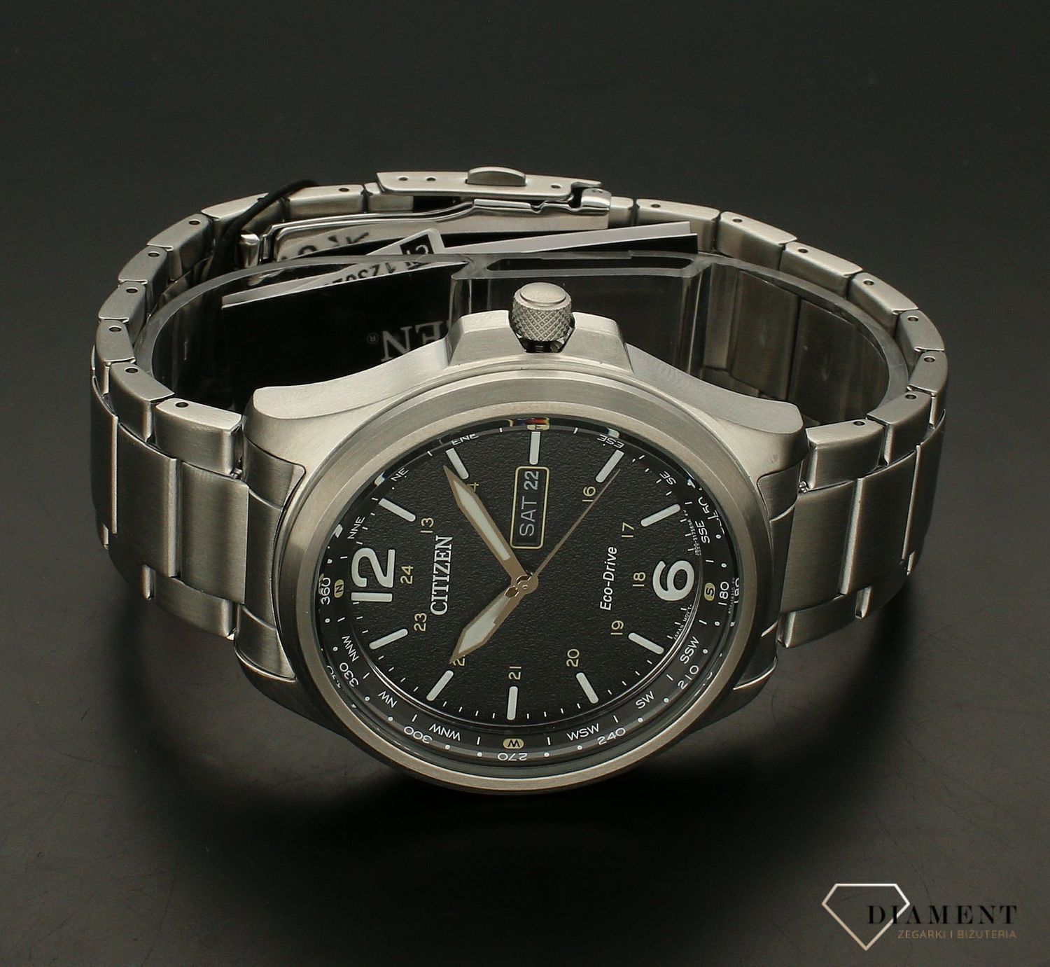 Męski Citizen Eco-drive AW0110-82EE jest to zegarek, w których wykorzystano innowacyjną technologie Eco – Drive, wykorzystuje on różne źródła energii, przez co jest przyjaźniejszy dla środowiska..webp