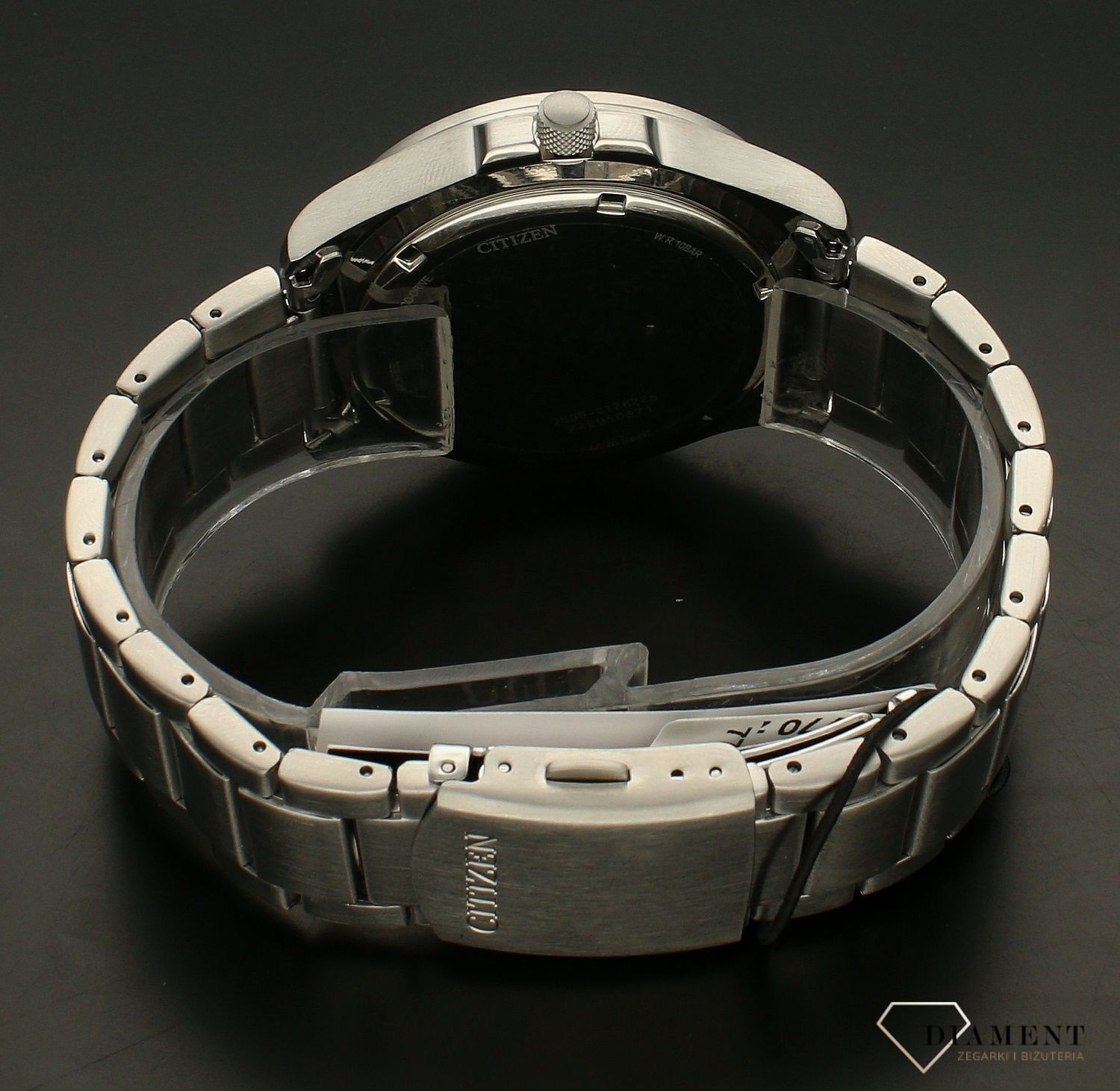 Męski Citizen Eco-drive AW0110-82EE jest to zegarek, w których wykorzystano innowacyjną technologie Eco – Drive, wykorzystuje on różne źródła energii, przez co jest przyjaźniejszy dla środowiska..webp