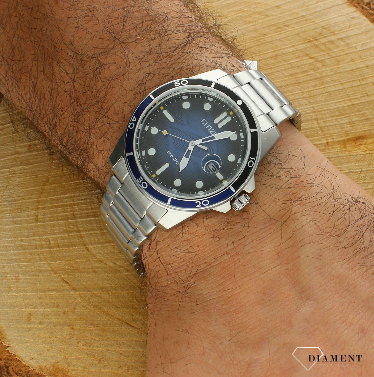 Zegarek męski Citizen Marine Sporty AW1810-85L.  Zegarek na bransolecie. Zegarek męski Eco-Drive. Zegarek męski Citizen. Męski zegarek Citizen z granatową tarczą. Męski automatyczny Citizen na prezent (3).webp