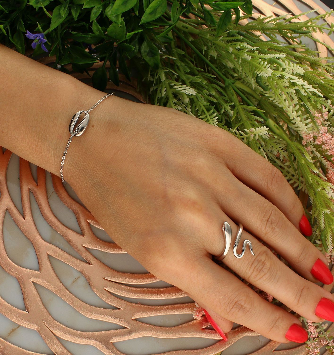 Bransoletka srebrna damska z muszelką AZB000000-564. Bransoletka srebrna damska. Bransoletka srebrna z muszelką. Bransoletka celebrytka z zawieszką. Bransoletka celebrytka damska. Bransoletka celebrytka na każdą okazję (2).jpg