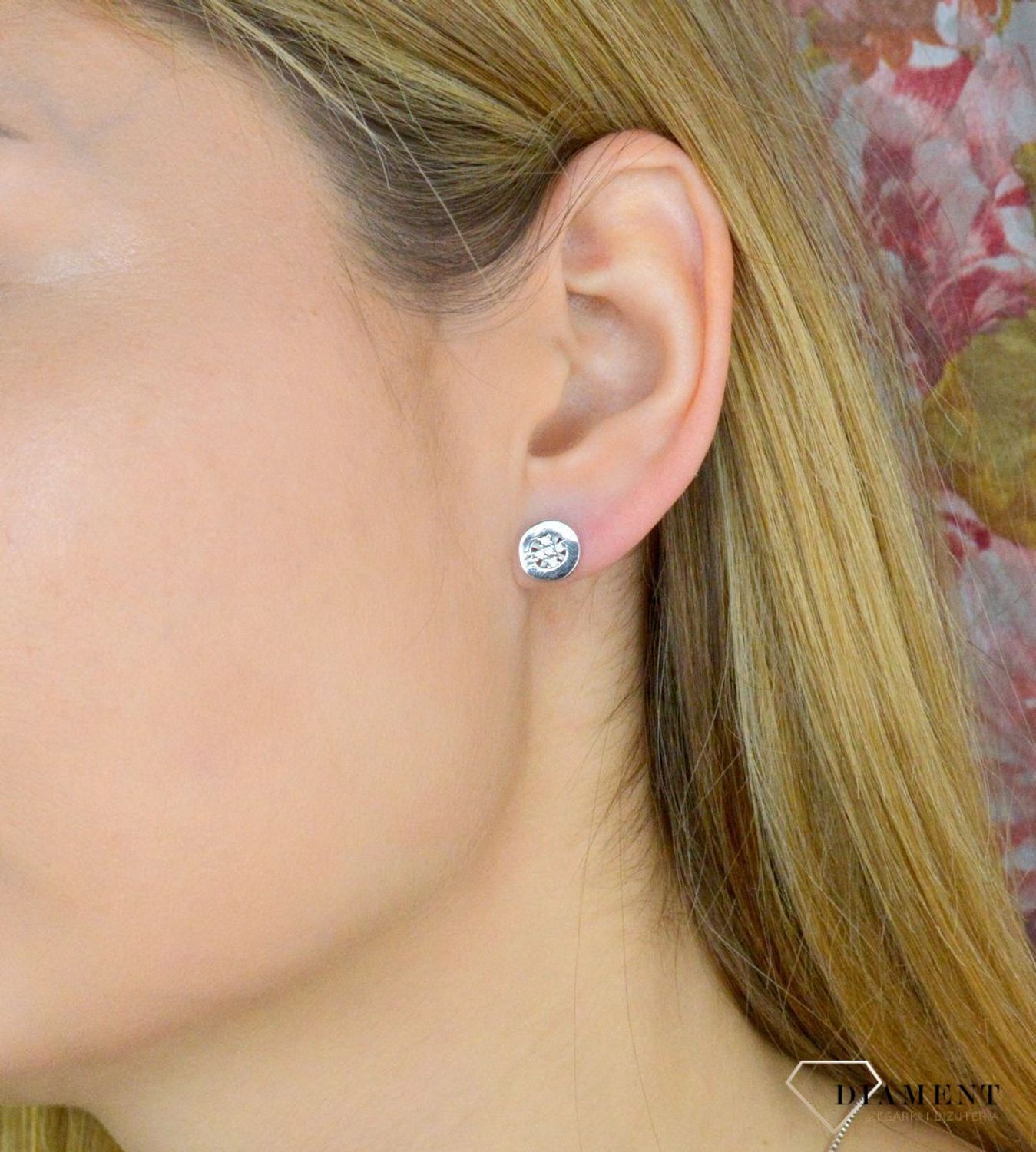 Kolczyki dziecięce  Guziczki z cyrkoniami  AZK000000-021  Srebrne kolczyki zapinane na ponadczasowe zapięcie typu sztyft, zostały wykonane z najwyższej jakości srebra próby 925. Idealny pomysł na prezent..jpg