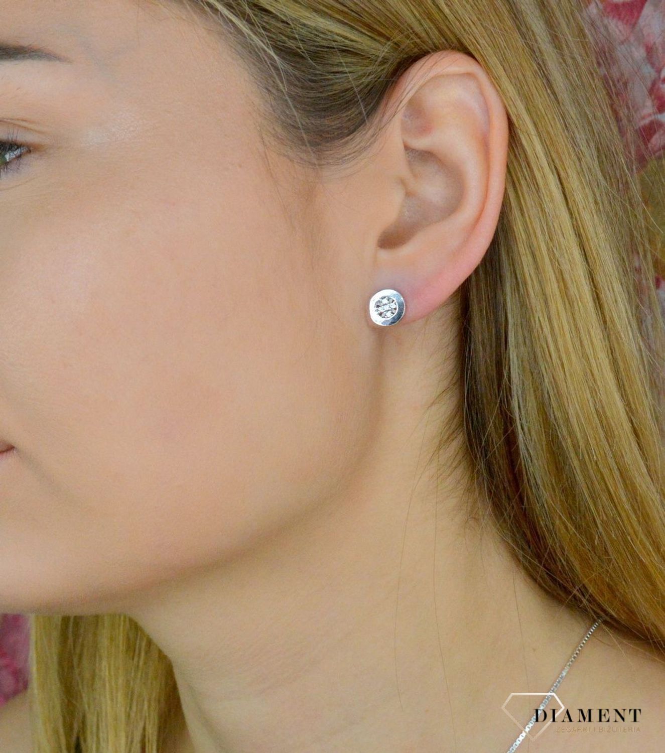 Kolczyki dziecięce  Guziczki z cyrkoniami  AZK000000-021  Srebrne kolczyki zapinane na ponadczasowe zapięcie typu sztyft, zostały wykonane z najwyższej jakości srebra próby 925. Idealny pomysł na prezent..jpg