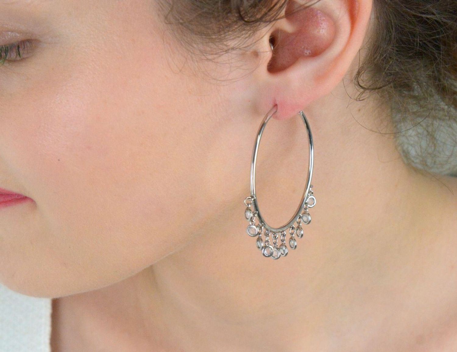 Kolczyki kółka srebrne z wiszącymi cyrkoniami AZK000000-345.jpg