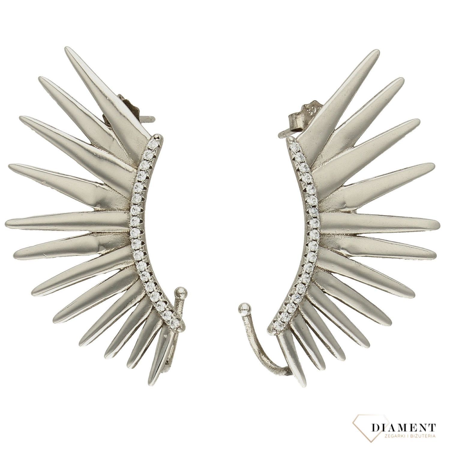 Zjawiskowe nausznice srebrne, ozdobione cyrkoniami. Wyjątkowy wzór stworzony dla kobiet lubiących zwracać na siebie uwagę oryginalnymi dodatkami. Nausznice będą idealną biżuterią ślubną oraz na inne ważne o.jpg