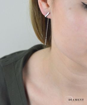 Srebrne kolczyki wiszące zakończone patyczkiem. Delikatne kolczyki wykonane z najwyższej jakości srebrna próby 925 wyglądają bardzo elegancko. Kolczyki w minimalistycznym stylu (2).JPG