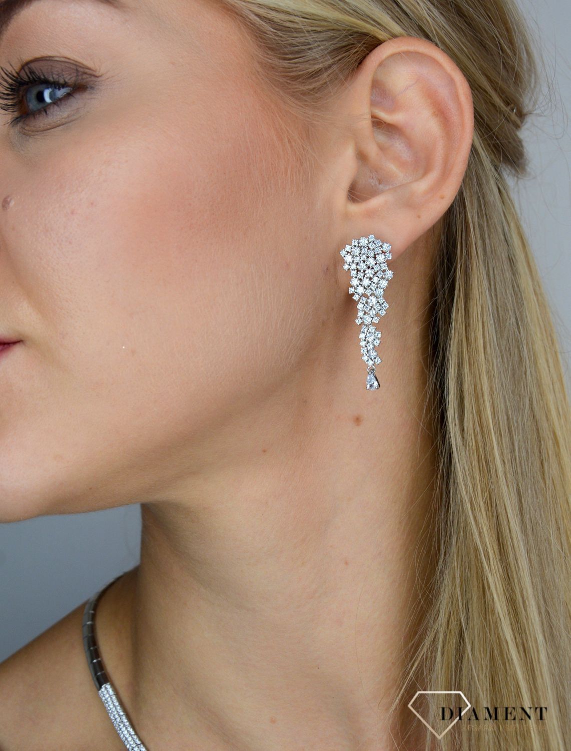 Srebrne kolczyki wiszące z cyrkoniami 925 AZK000000-477.jpg