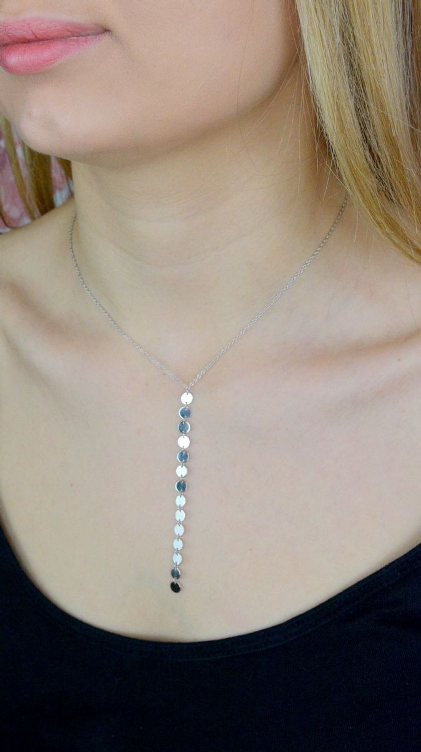 Naszyjnik srebrny damski celebrytka z płaskimi kółeczkami AZN000000-241. Naszyjnik będzie świetnym dodatkiem pasującym do wielu stylizacji. Jest idealnym pomysłem na prezent..jpg