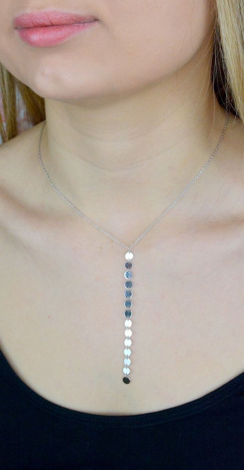 Naszyjnik srebrny damski celebrytka z płaskimi kółeczkami AZN000000-241. Naszyjnik będzie świetnym dodatkiem pasującym do wielu stylizacji. Jest idealnym pomysłem na prezent..jpg