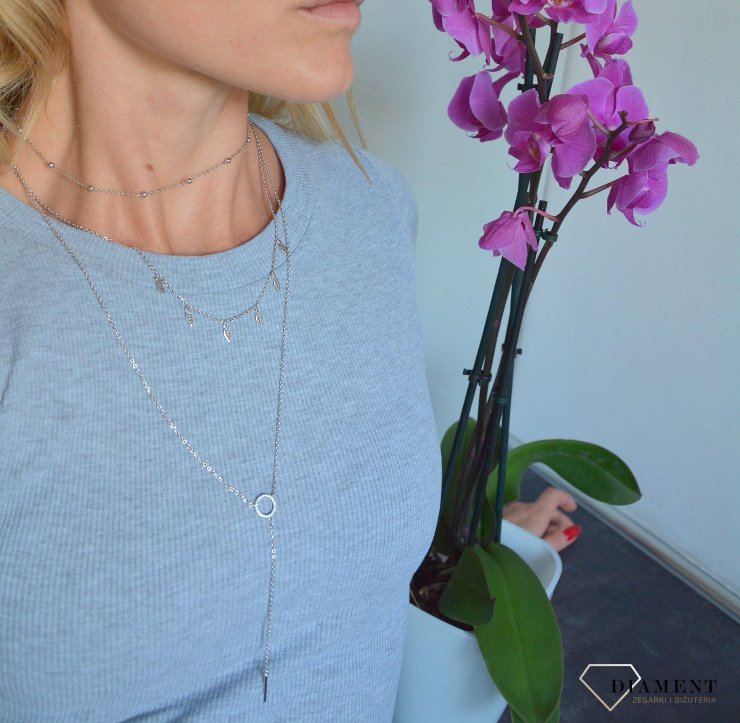 Srebrny naszyjnik potrójny z zawieszkami AZN000000-592.jpg