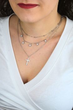 Srebrny naszyjnik 925 potrójny z gwiazdkami i krzyżykiem – elegancki (5).jpg