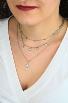 Srebrny naszyjnik 925 potrójny z gwiazdkami i krzyżykiem – elegancki (6).jpg