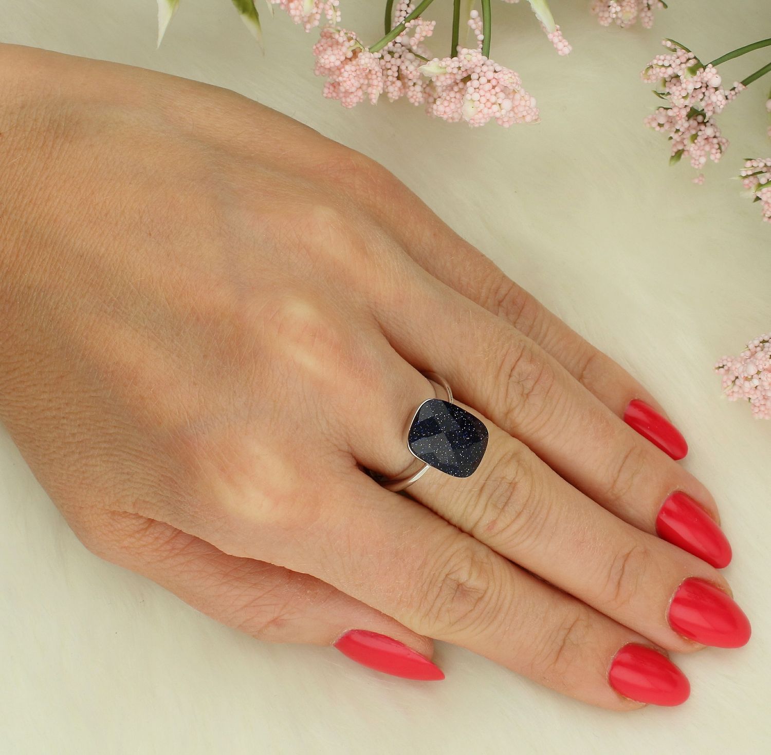 Pierścionek srebrny noc kairu próba 925, AZP000000-012  Srebrny pierścionek wykonany z najwyższej jakości srebra o prostej formie. Idealny pomysł na prezent dla każdej kobiety. 1.jpg