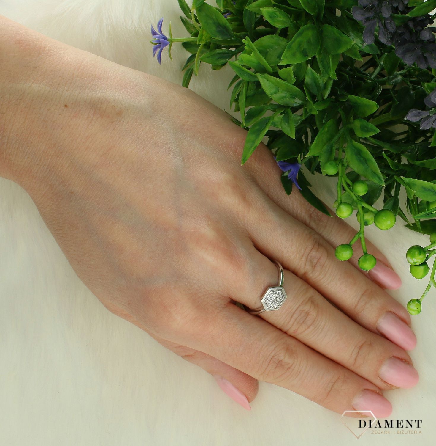 Srebrny pierścionek damski 925 sześciokąt z cyrkoniami AZP000000-046.  Srebrny pierścionek damski. Pierścionek srebrny dla kobiety. Srebrny pierścionek damski na prezent..jpg