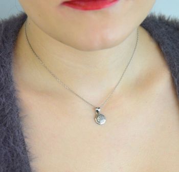 Elegancka srebrna zawieszka próby 925 z geometrycznym wzorem i błyszczącymi cyrkoniami. Lekka, stylowa i idealna na każdą okazję. Sprawdź! (5).JPG