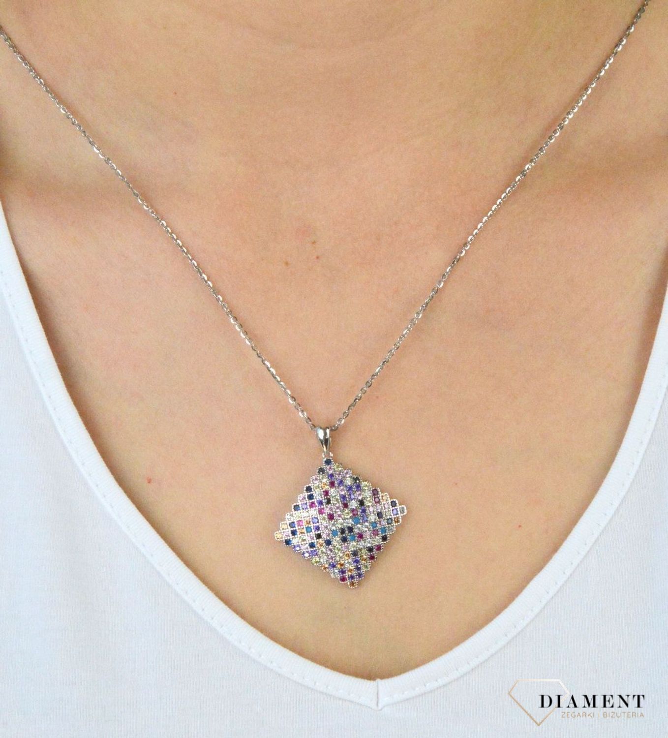 Zawieszka srebrna z kolorowymi cyrkoniami AZZ000000-258. Zawieszka srebrna duży kwadrat. Zawieszka srebrna z kolorowymi cyrkoniami. Zawieszka idealna na prezent. Zawieszka na każdą okazję..jpg