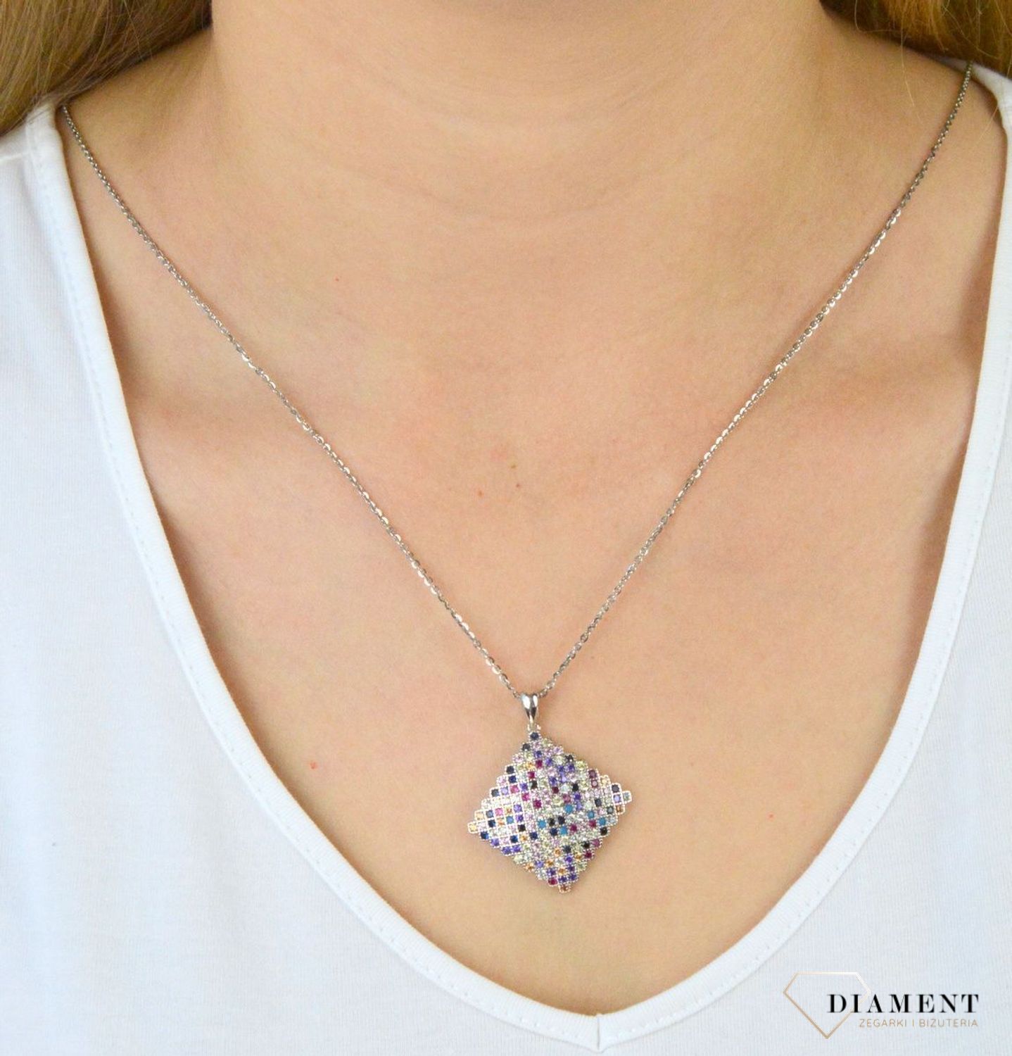 Zawieszka srebrna z kolorowymi cyrkoniami AZZ000000-258. Zawieszka srebrna duży kwadrat. Zawieszka srebrna z kolorowymi cyrkoniami. Zawieszka idealna na prezent. Zawieszka na każdą okazję..jpg