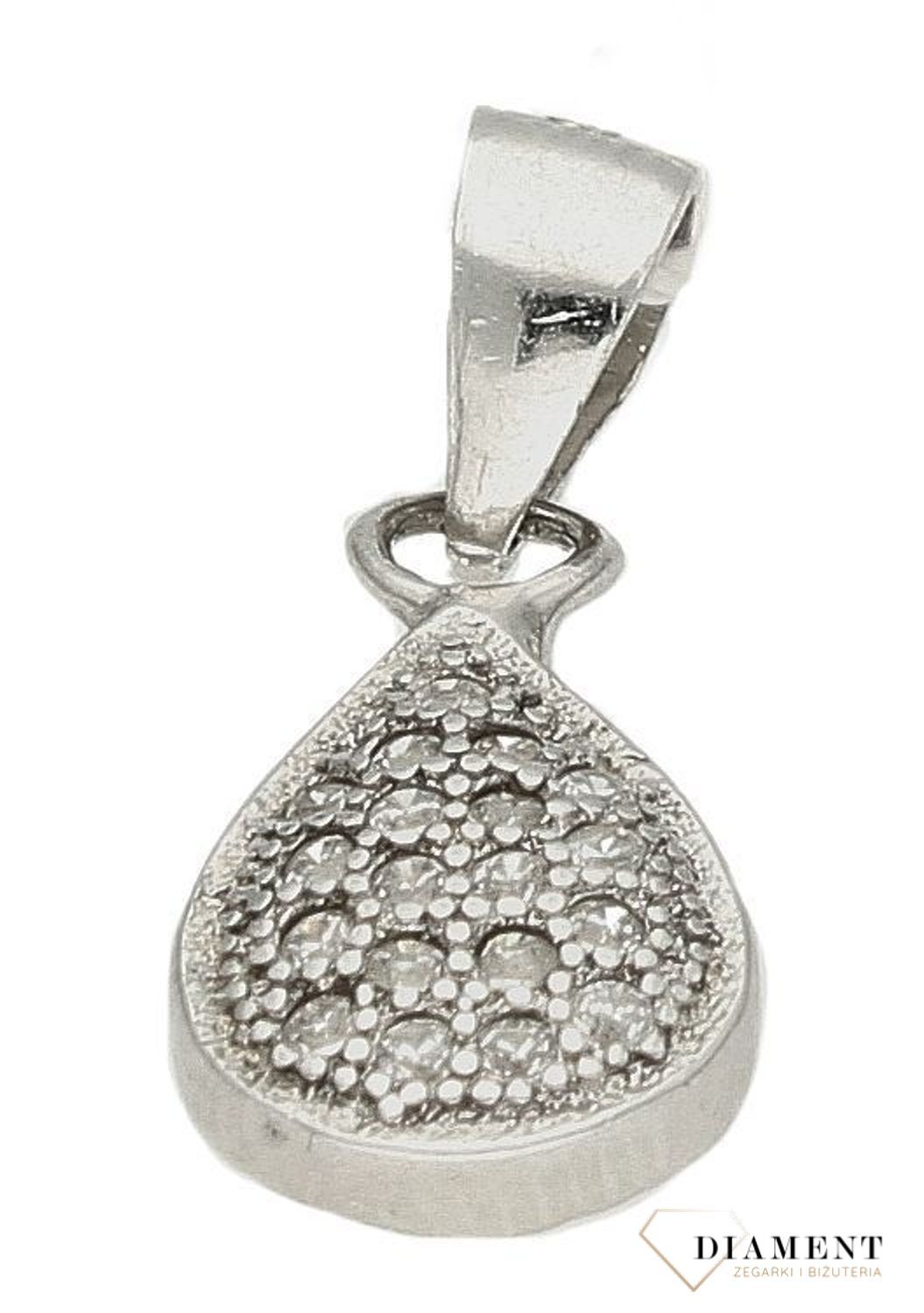 Zawieszka srebrna  drobne cyrkonie  AZZ000000-263 Srebrna zawieszka o ponadczasowej formie uzupełniona cyrkoniami, została wykonana z najwyższej jakości srebra próby 925. Idealny pomysł na prezent (1).jpg