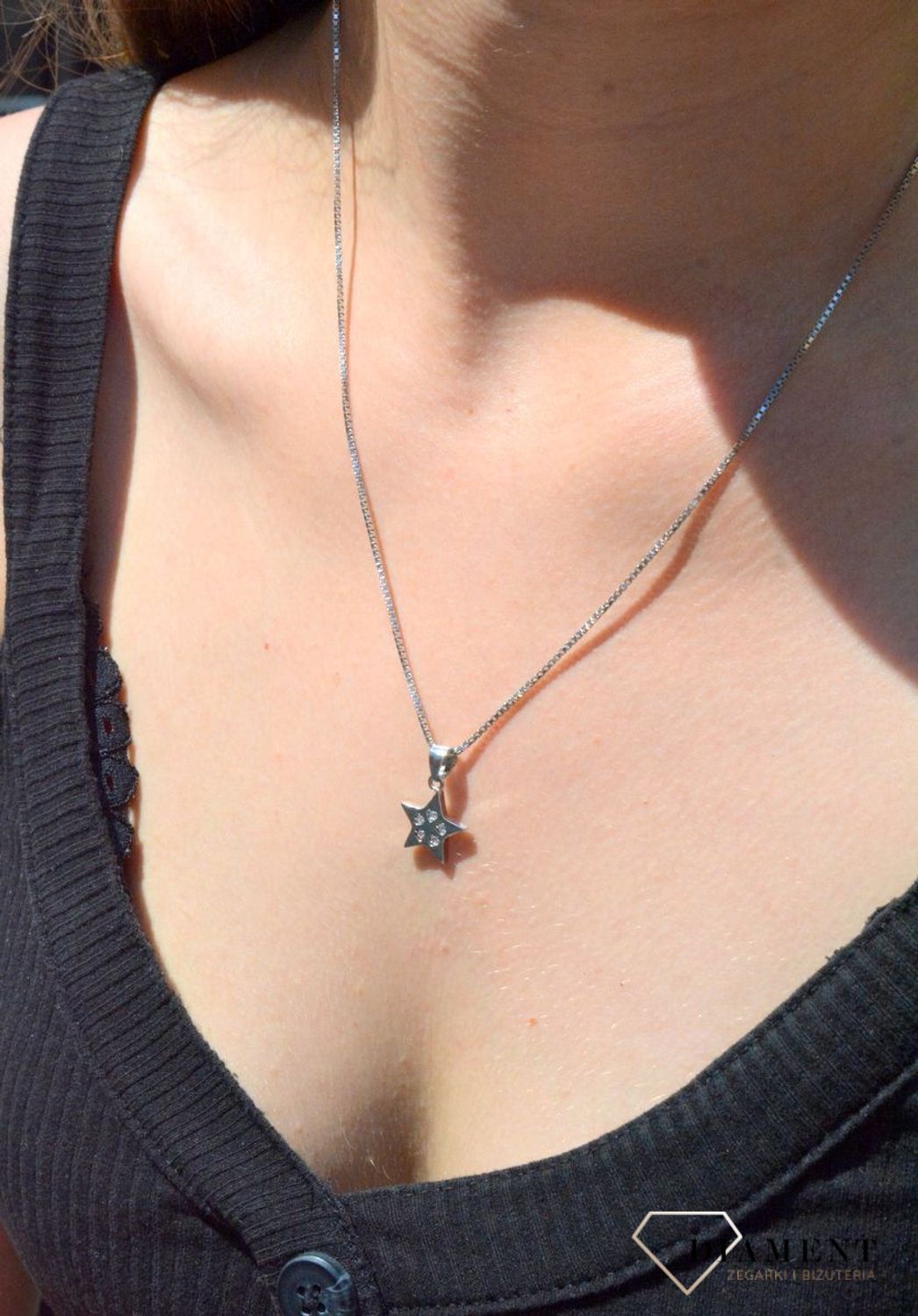 Zawieszka srebrna gwiazdka z cyrkoniami AZZ000000-266. Zawieszka srebrna damska. zawieszka srebrna gwiazdka. Zawieszka srebrna z cyrkoniami. Zawieszka srebrna do każdego łańcuszka. Idealna zawieszka srebrna na prezent. Wisiore.jpg
