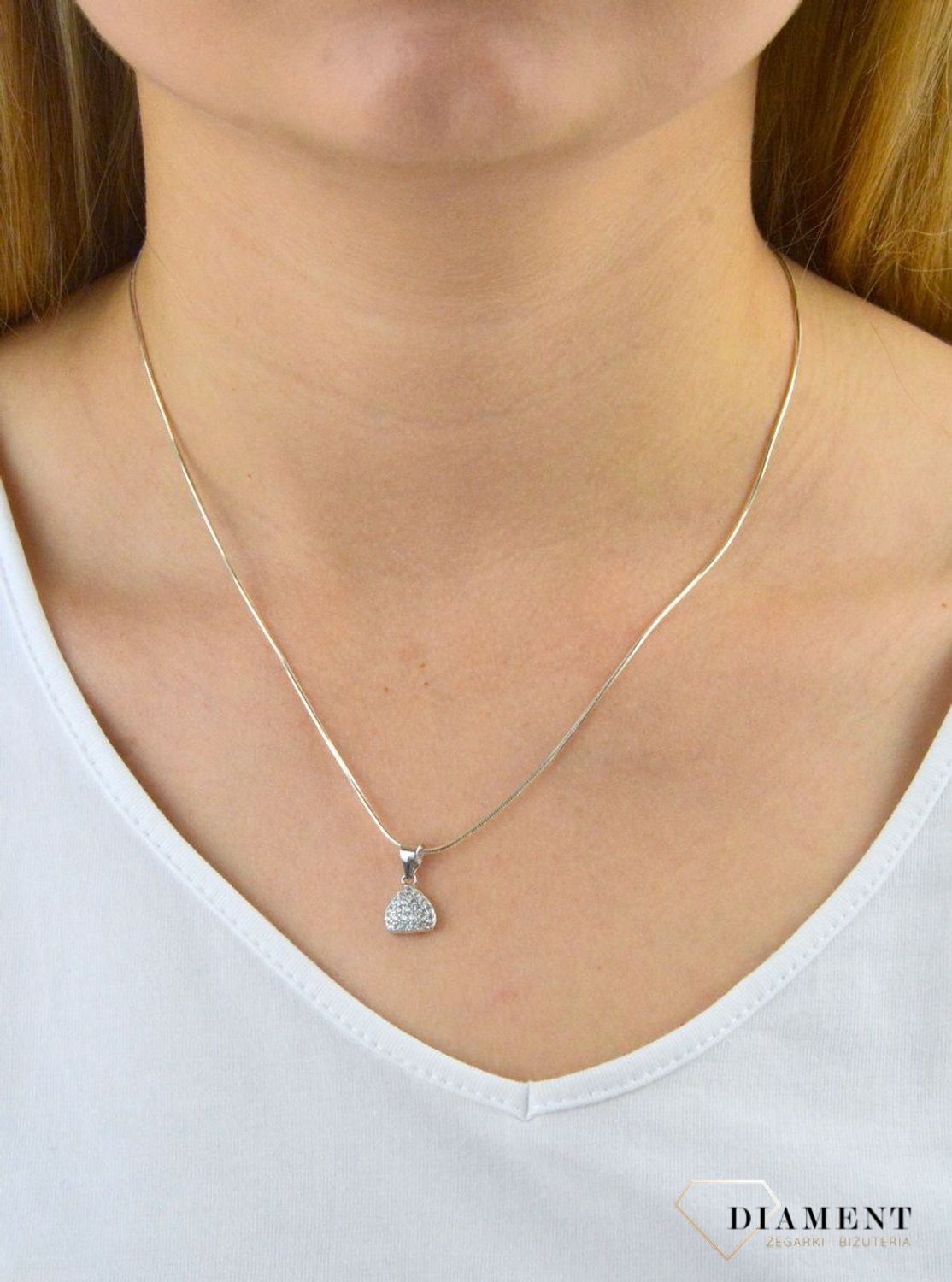 Zawieszka srebrna drobne cyrkonie AZZ000000-271. Zawieszka srebrna trójkątna. Zawieszka srebrna z cyrkoniami. Zawieszka idealna na prezent. Zawieszka na każdą okazję..jpg