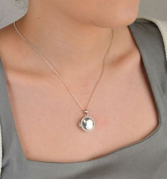 Zawieszka puzderko okrągłe z cyrkoniami próba 925, AZZ000000-364 Elegancka i wyjątkowa zawieszka puzderko w kształcie okręgu, wykonana z wysokiej jakości srebra próby 925 (2).JPG