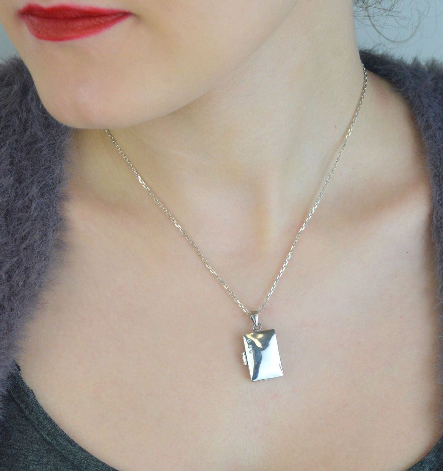 Srebrna zawieszka prostokątne puzderko 925 z trzema cyrkoniami AZZ000000-368.jpg