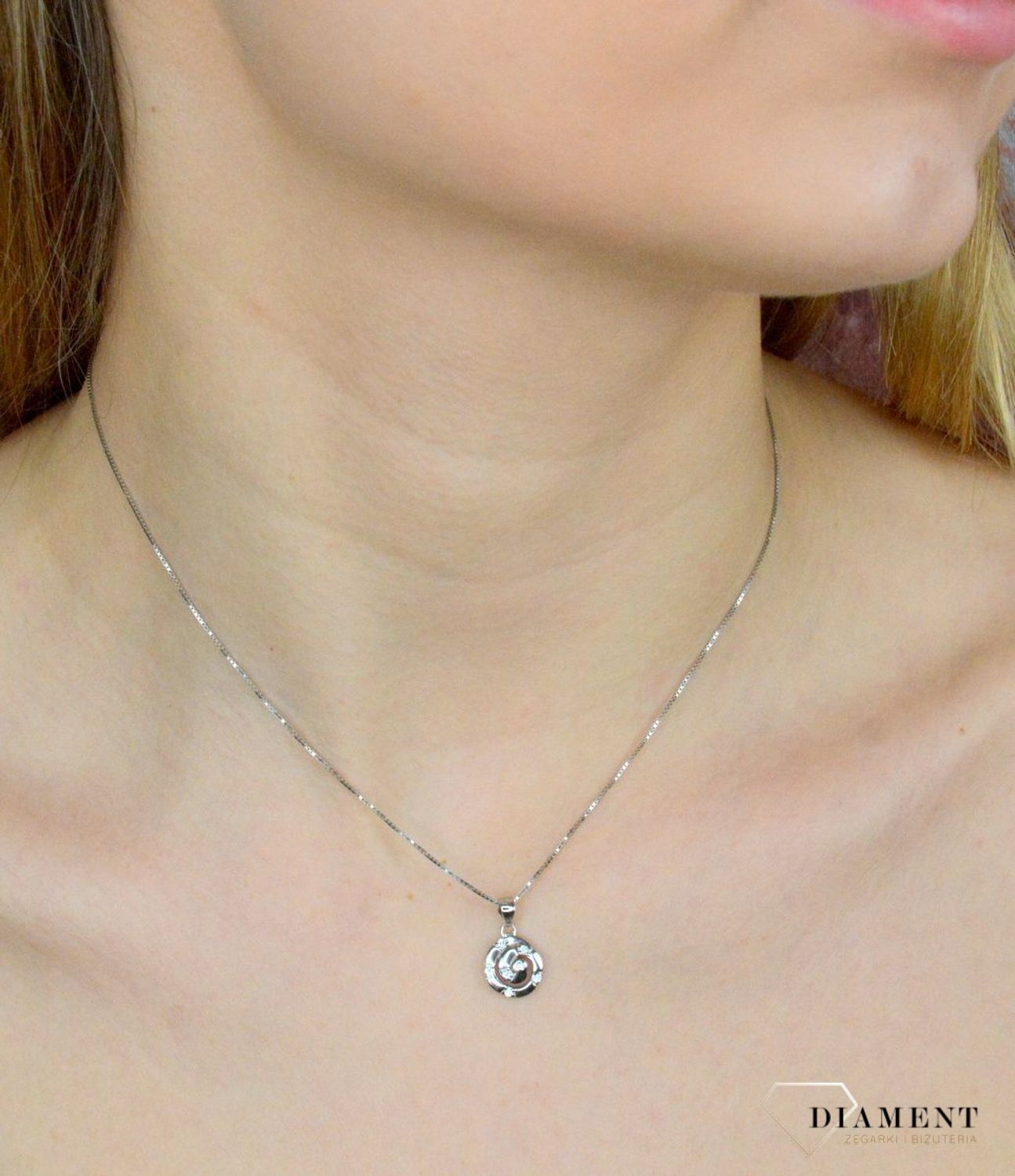 Zawieszka damska  Ślimaczek z cyrkoniami  AZZ000000-495 Srebrna zawieszka o ponadczasowej formie uzupełniona cyrkonią. Została wykonana z najwyższej jakości srebra próby 925. Idealny pomysł na prezent..jpg