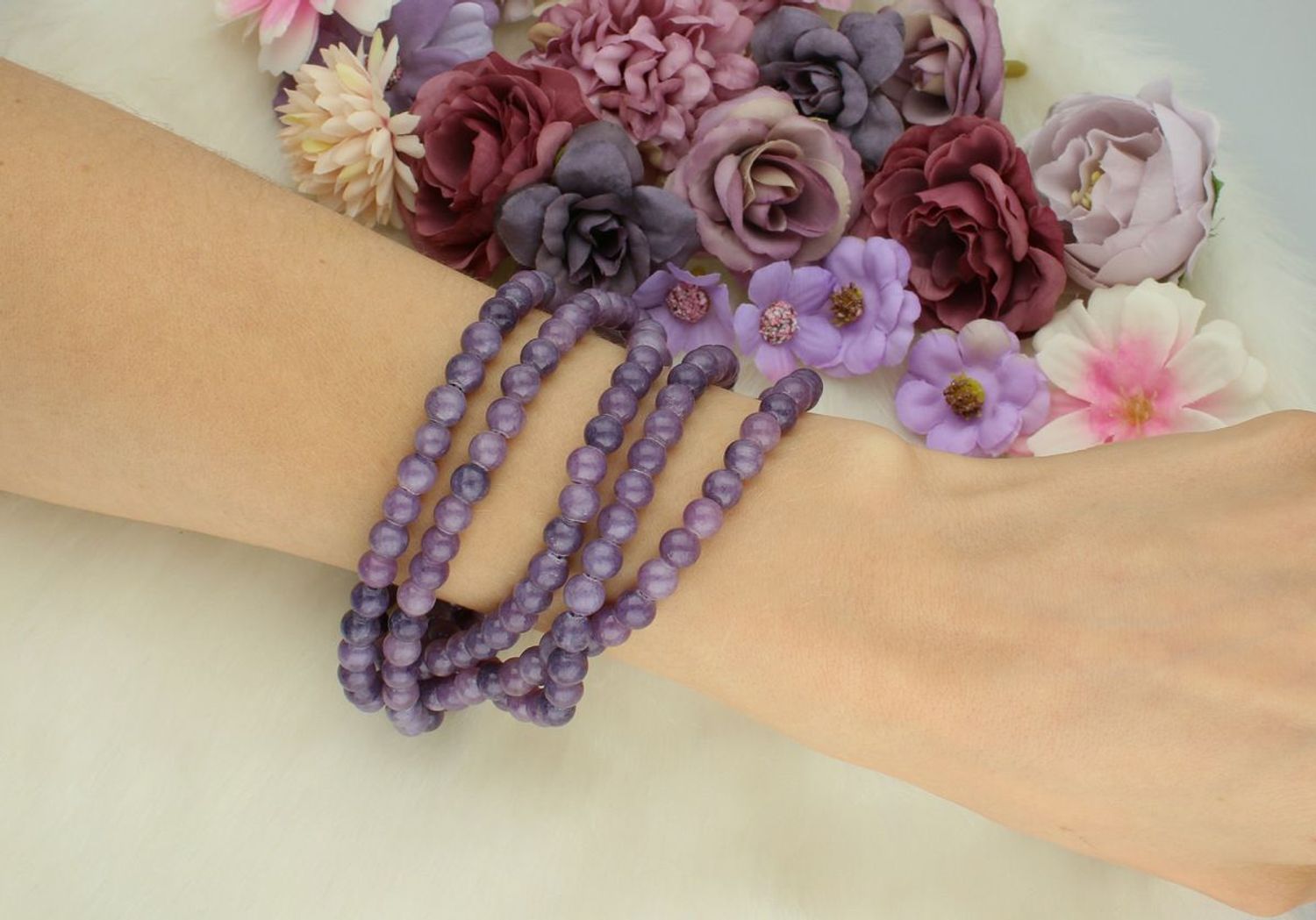 Bransoletka srebrna 925 z pięcioma elementami zdobionymi naturalnym jadeitem w odcieniach fioletu. Długość 20 cm, zapięcie na karabińczyk. Model BCNIZ060.1.jpg