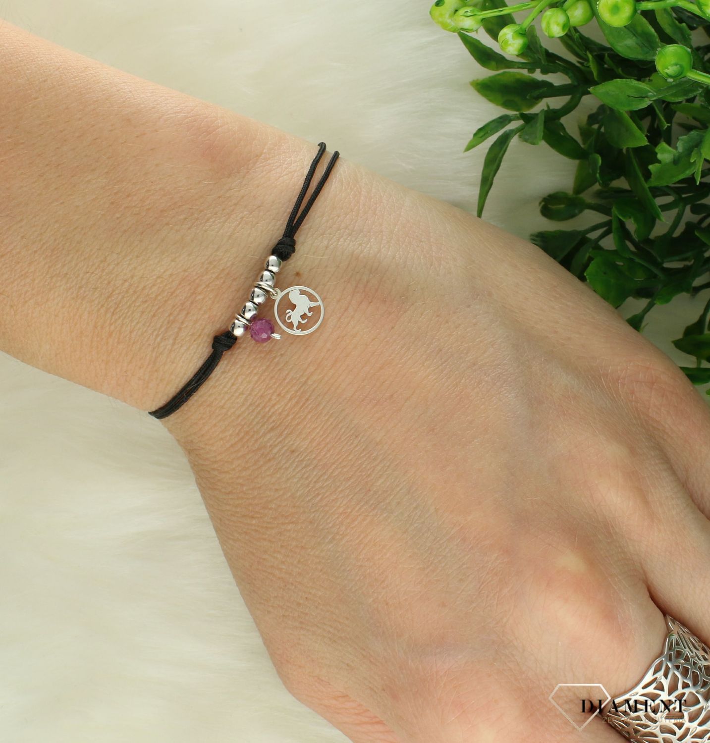 Srebrna bransoletka 925 na czarnym sznurku z rubinem Zodiak Lew B22-LEW (1).jpg