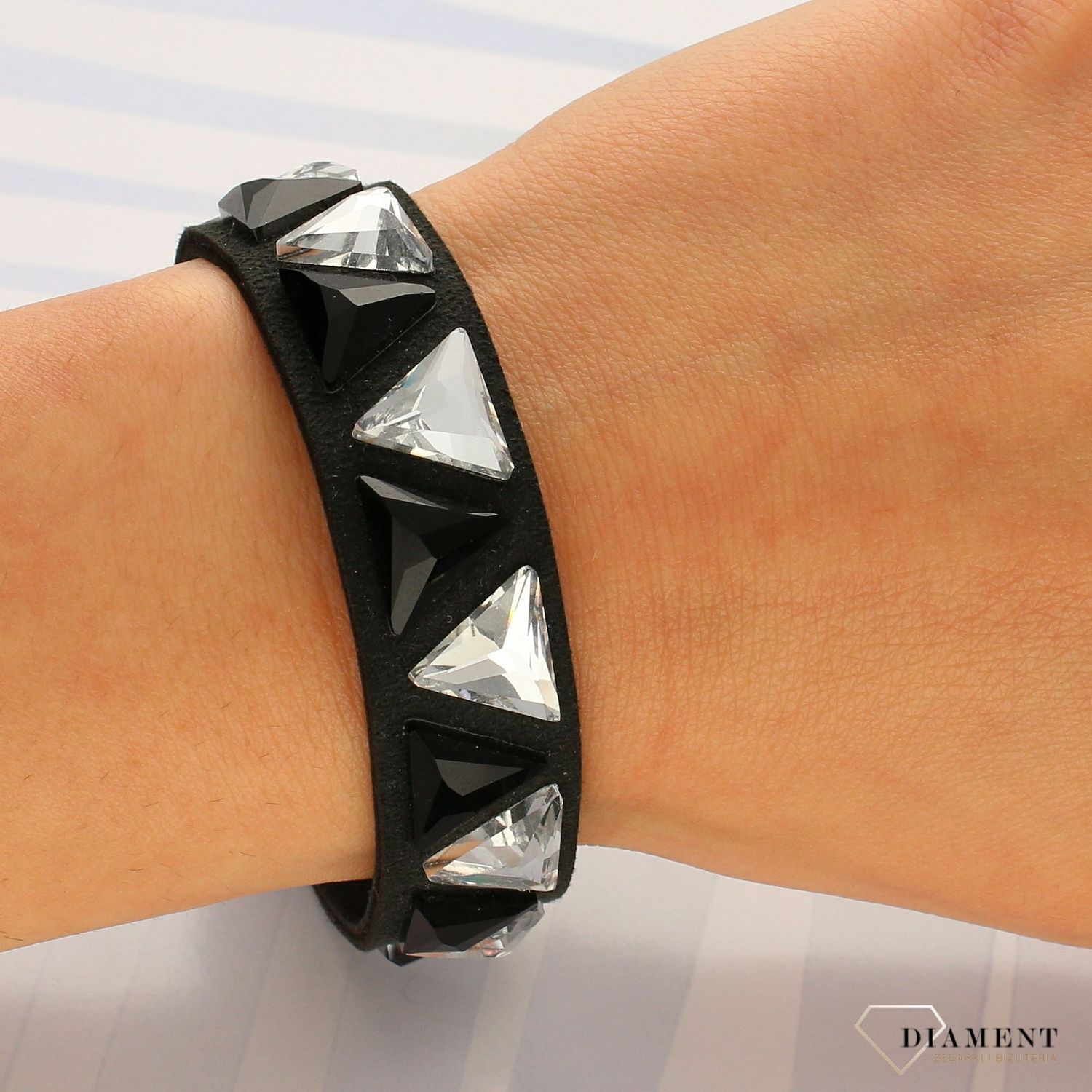 Bransoletka czarna Swarovski trójkąty czarne i białe B2770CZJC (1).jpg