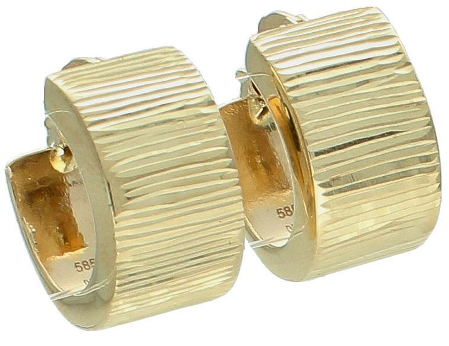 Kolczyki złote szerokie koła grawerowane pr 585, B8OMPE4153 Złote kolczyki firmy Dall’Acqua wykonane z najwyższej jakości żółtego złota, próba 585. Kolczyki w modowym stylu, wpisujące się w obecne trendy modowe.1.jpg