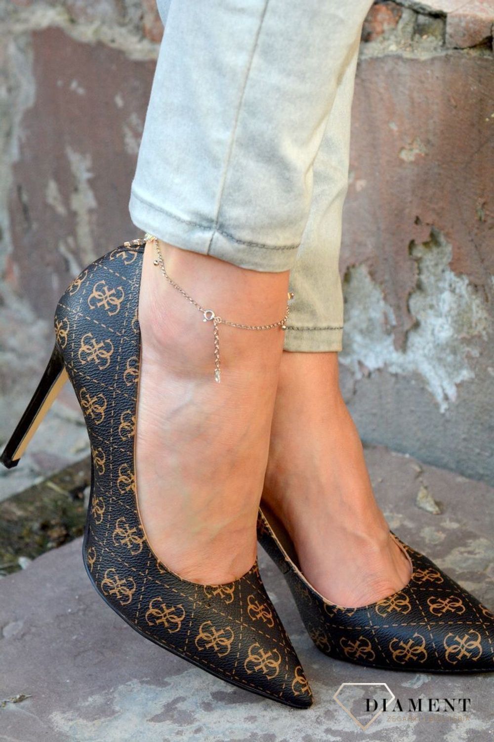 BA56013AB Bransoletka na nogę z kwadratowymi jasnymi kryształkami Swarovskiego BA56013AB..jpg