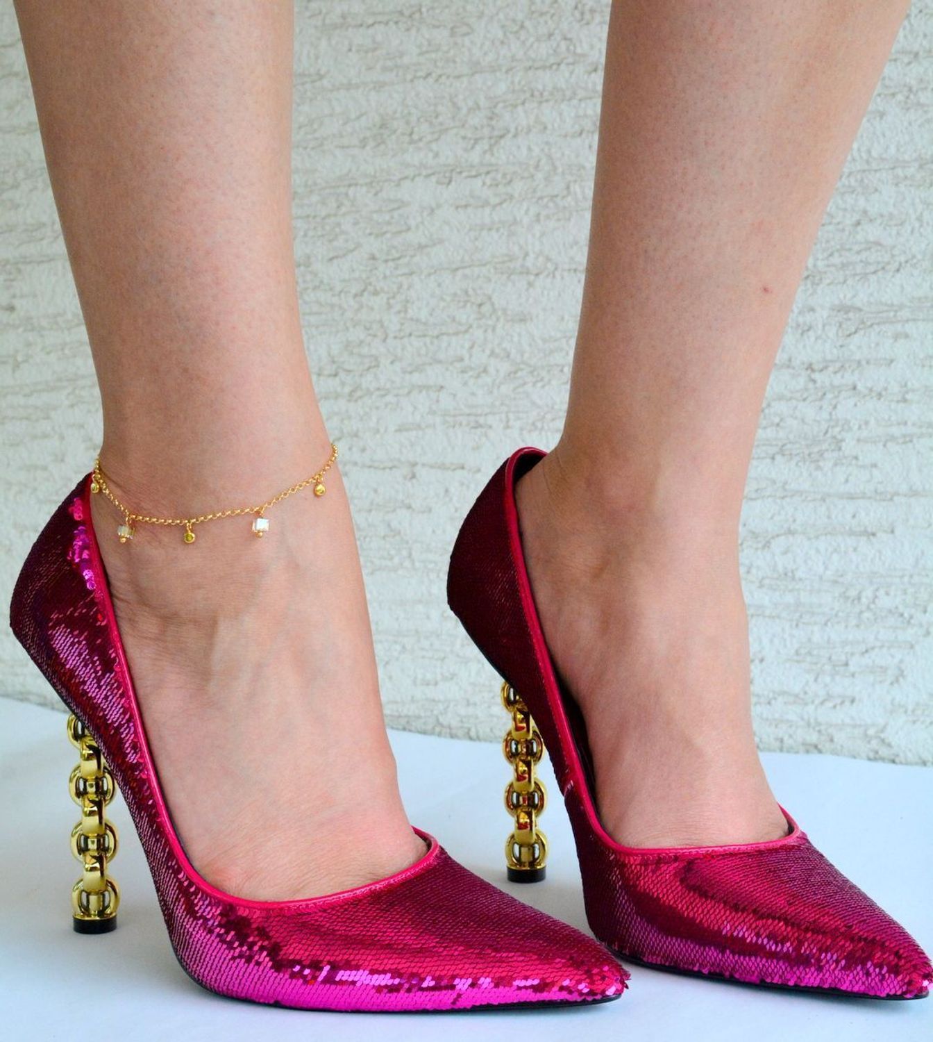 Pozłacana bransoletka na nogę z kryształkami Swarovskiego BAG20385601GS. Bransoletki na nogę to oryginalna, kobieca biżuteria, szczególnie pasująca do letnich i wakacyjnych stylizacji. Bransoletka wykonana z najwyższej jakości pozł.jpg