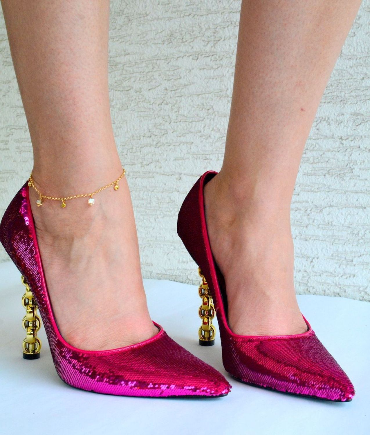 Pozłacana bransoletka na nogę z kryształkami Swarovskiego BAG20385601GS. Bransoletki na nogę to oryginalna, kobieca biżuteria, szczególnie pasująca do letnich i wakacyjnych stylizacji. Bransoletka wykonana z najwyższej jakości pozł.jpg