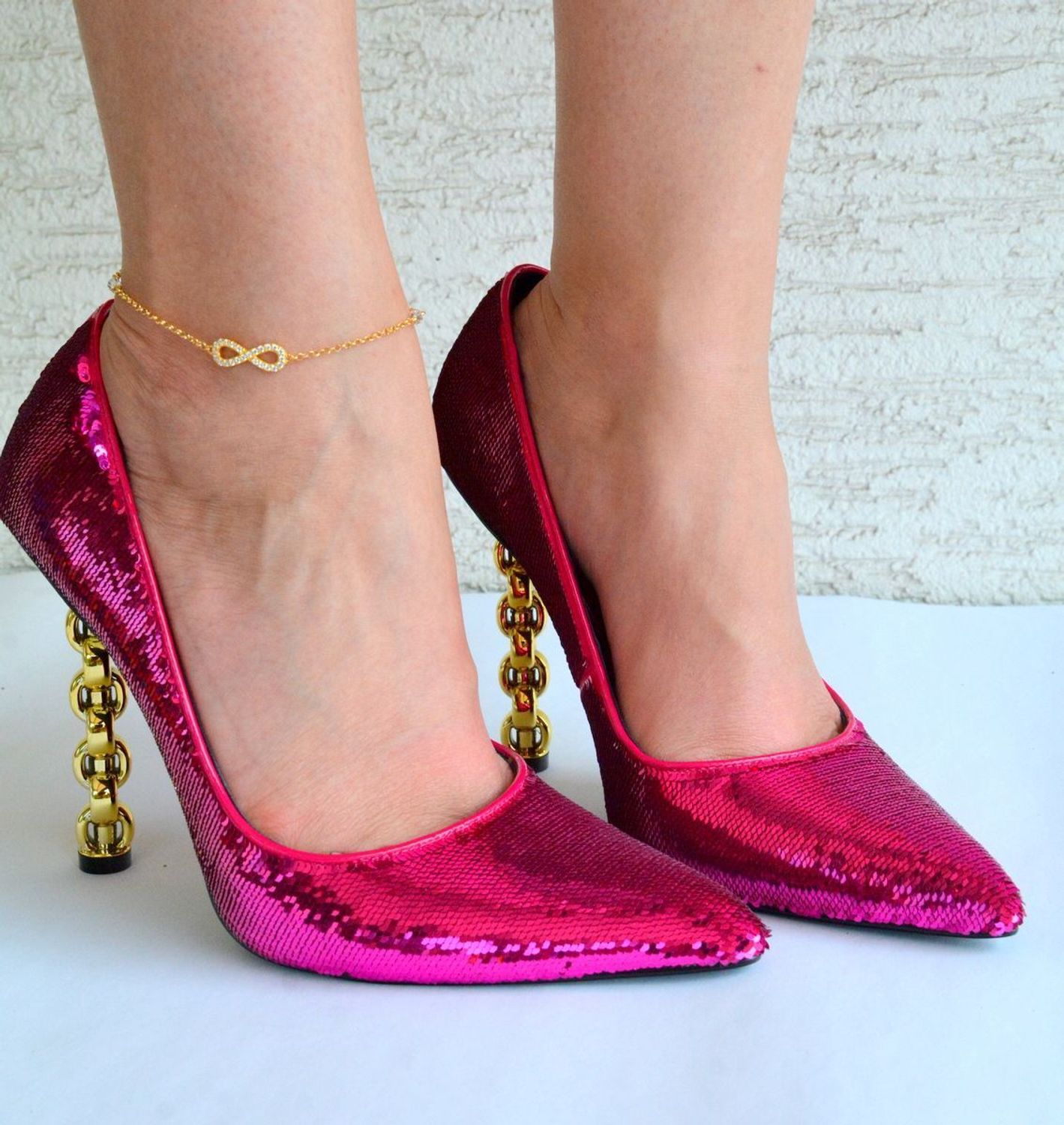 Pozłacana bransoletka na nogę z kryształkami Swarovskiego i znakiem nieskończoności BAG31024. Bransoletki na nogę to oryginalna, kobieca biżuteria, szczególnie pasująca do letnich i wakacyjnych stylizacji..jpg