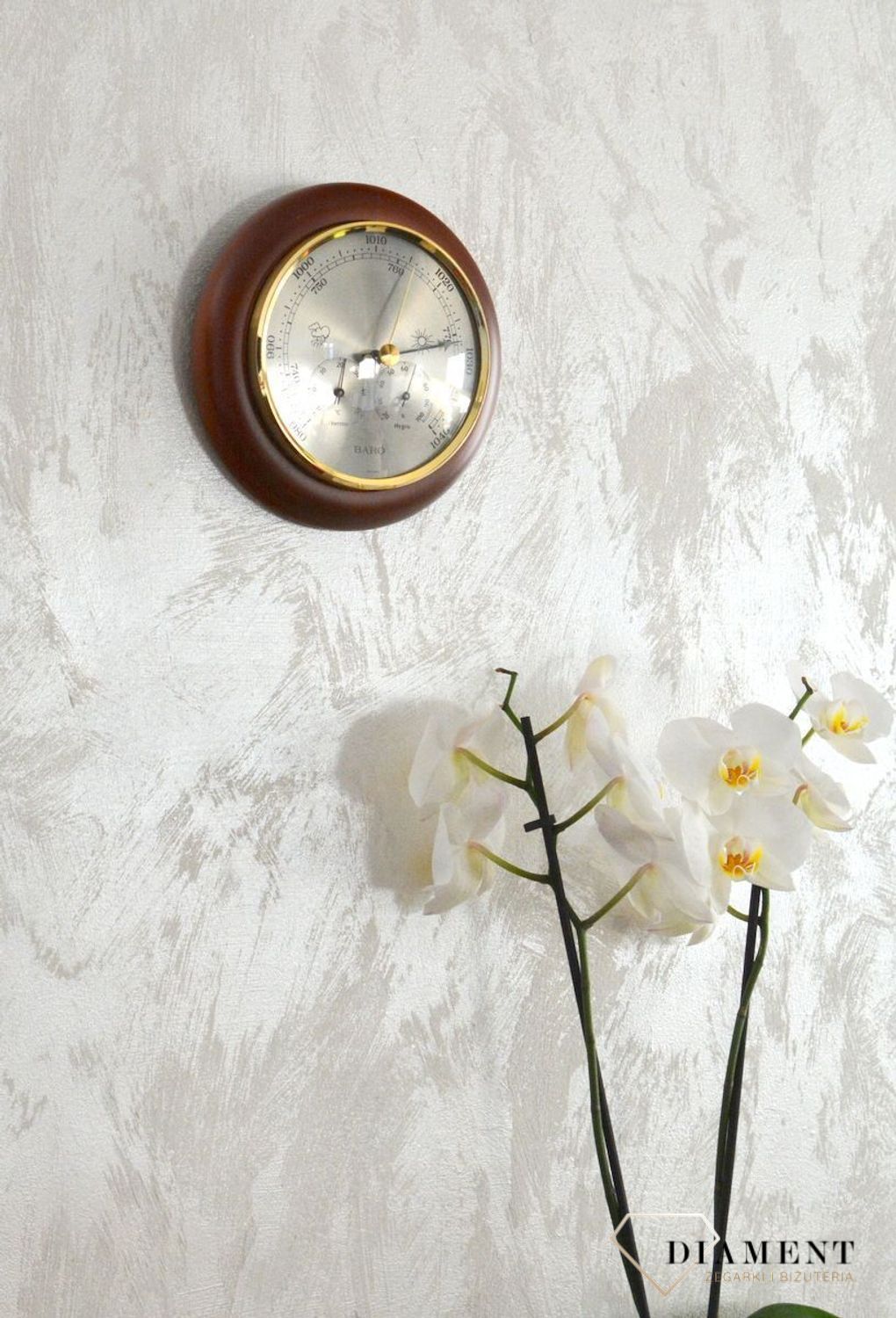 Drewniana stacja pogody Barometr 'Drewno Orzech' Termometr Higrometr BAROMETR180-07. Barometr mieści się w okrągłej obudowie z drewna.  (1).JPG