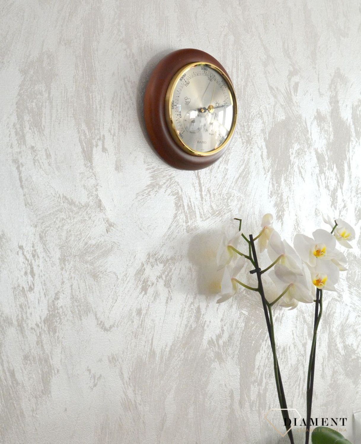 Drewniana stacja pogody Barometr 'Drewno Orzech' Termometr Higrometr BAROMETR180-07. Barometr mieści się w okrągłej obudowie z drewna.  (1).JPG